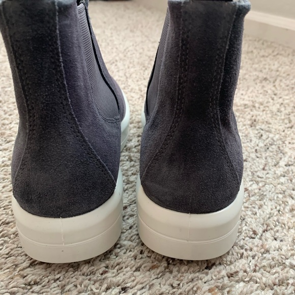 Brand New- Ecco size EU 38 (US7-7.57 charcoal suede bootie - Picture 3 of 9